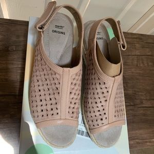 NWT Earth Origins Napa Nevada blush sandals size 9